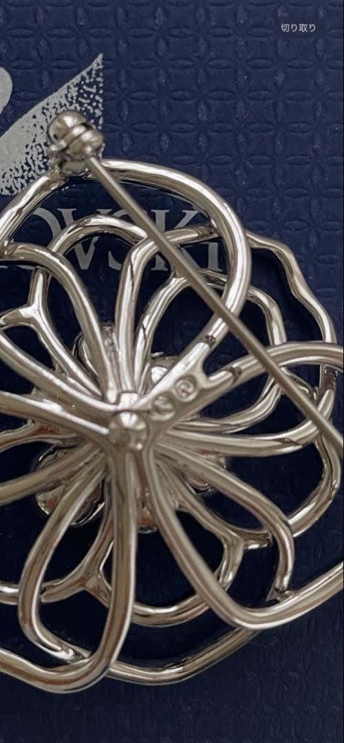 美品❗️スワロフスキーお花のブローチ