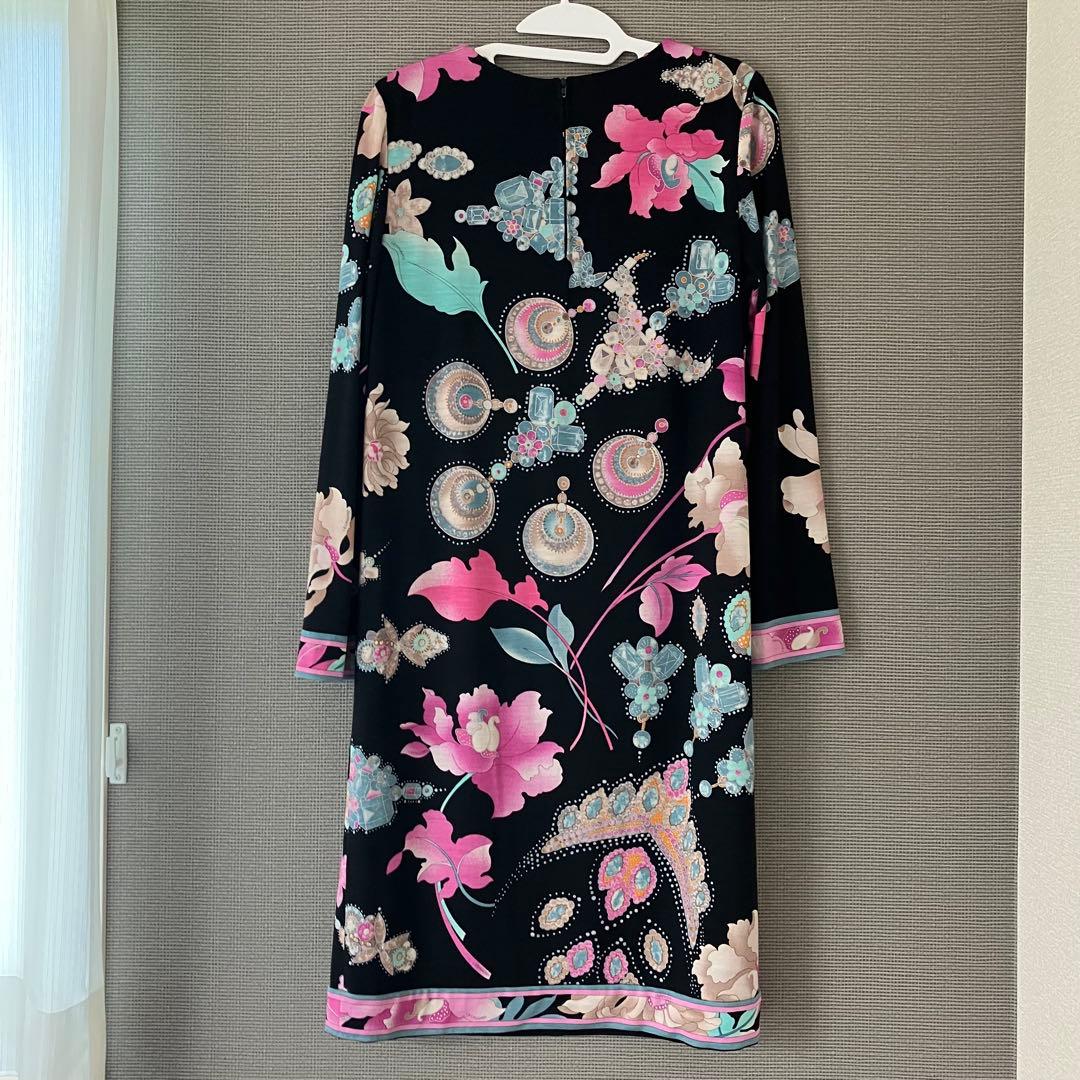 美品　レオナール　ワンピース　花柄　大きいサイズ42