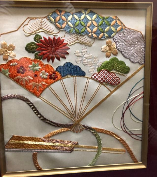 【値下げ】日本刺繍　扇　額入り、玄関飾りに…