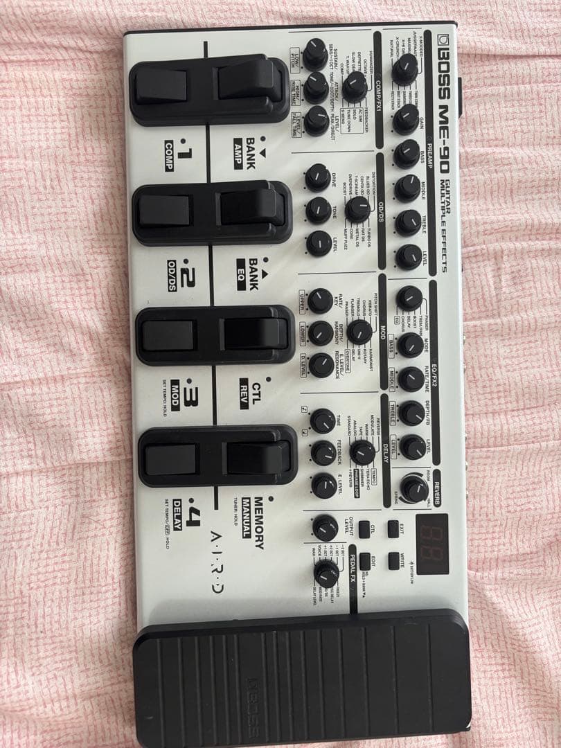 ギター Boss me90 White