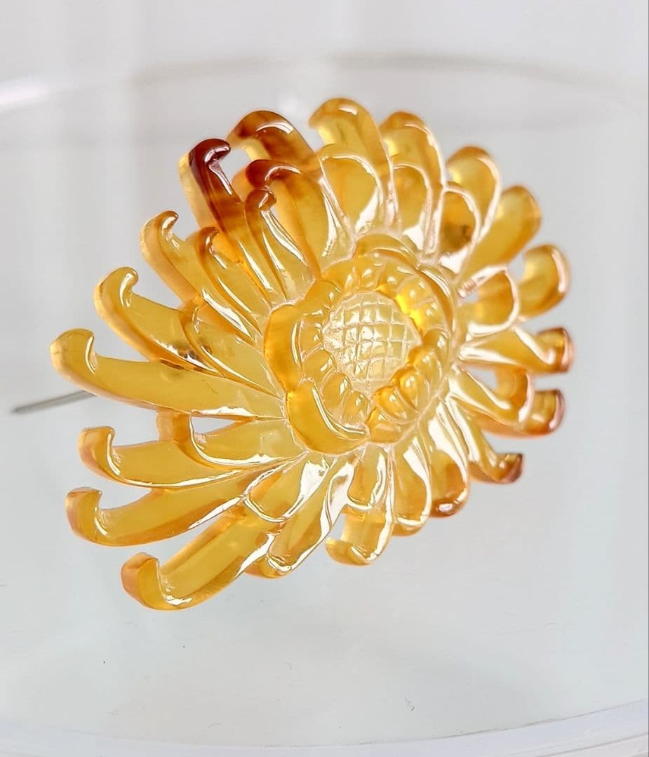 ヴィンテージ ブローチ 本鼈甲 彫刻 菊の花 モチーフ D32