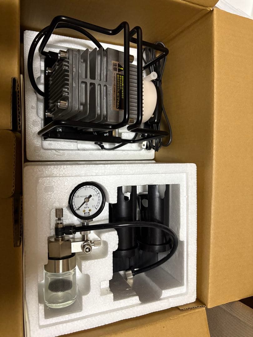 クレオスMR.HOBBY リニアコンプレッサーL5 & タミヤ　ペイントブース