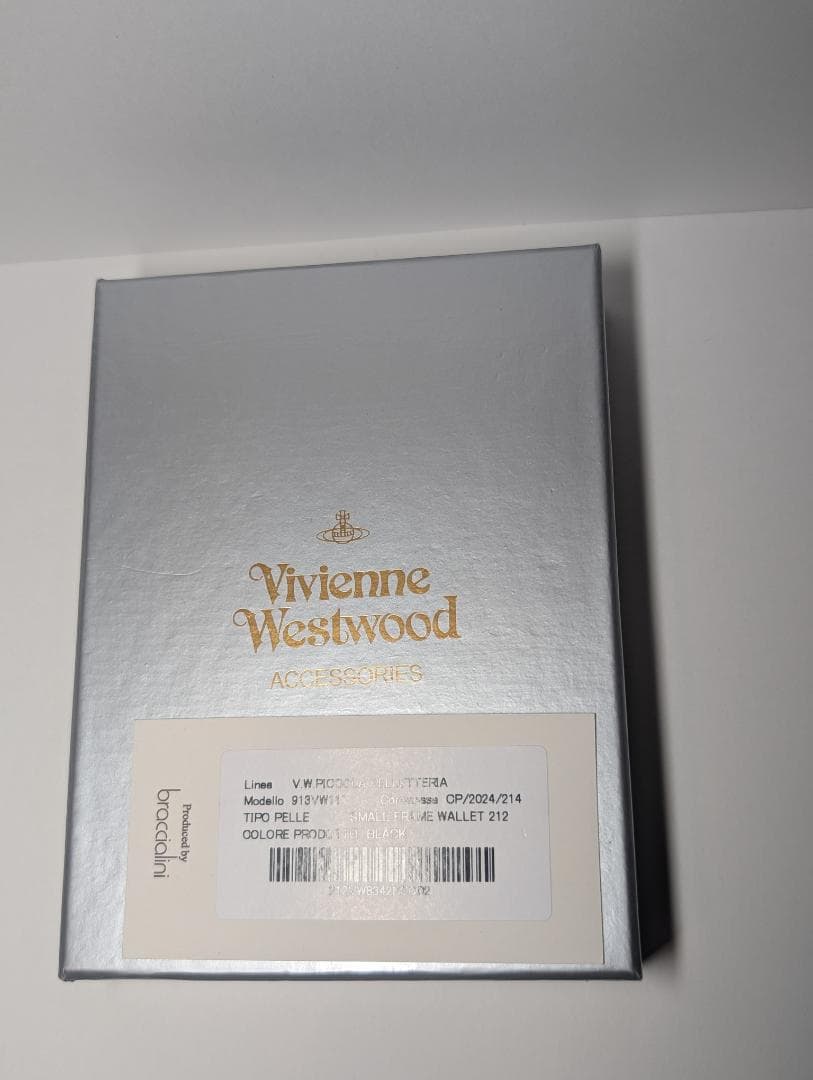 ♡新品未使用♡ ヴィヴィアンウエストウッド　三つ折り　黒　913VW111