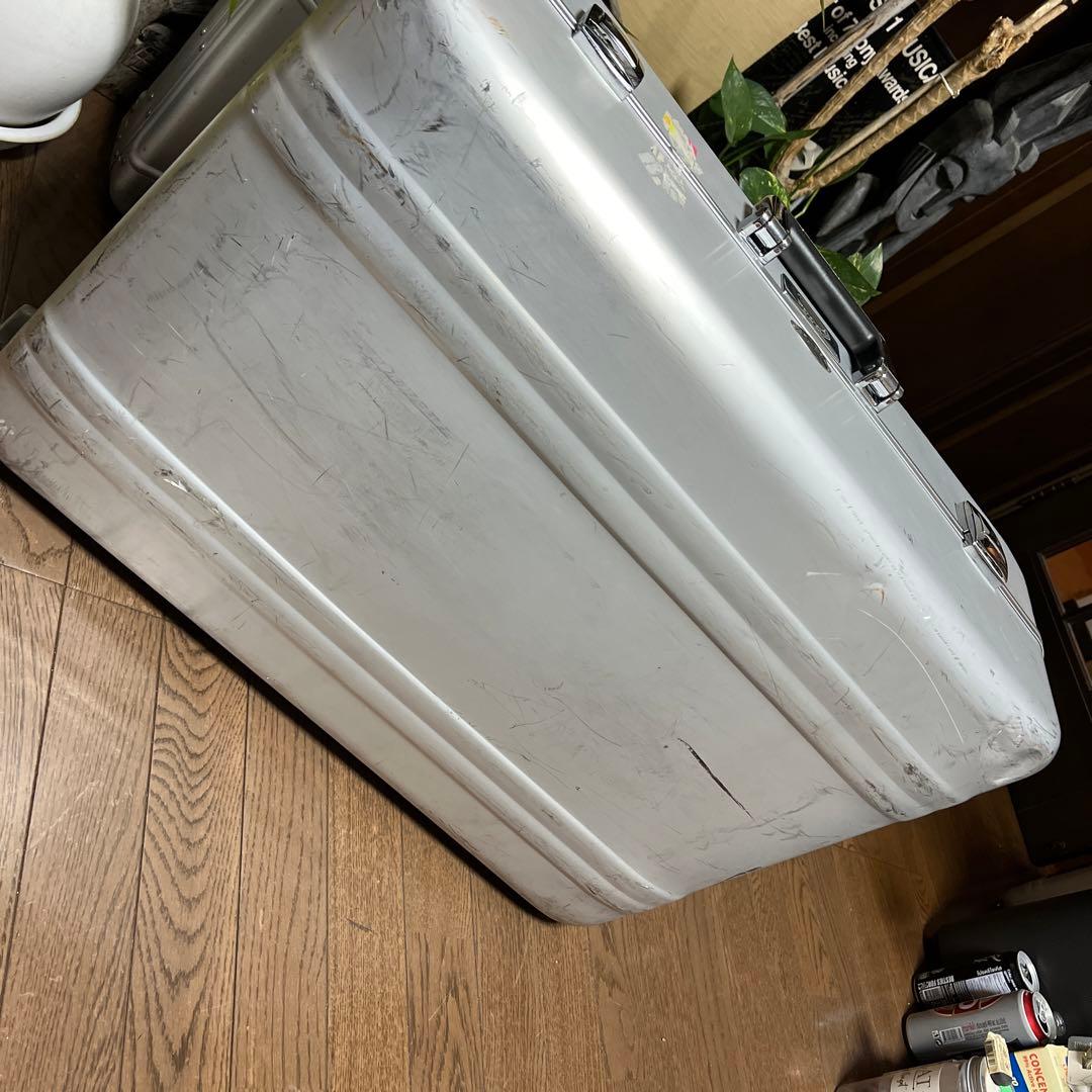 【廃盤品】頑丈です！シンプル構造　ゼロハリバートン　アルミ製キャリーケース