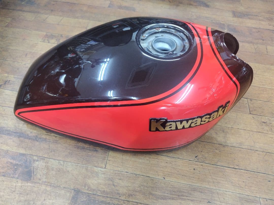 ゼファーΧ　ファイナル　純正ガソリンタンク　テールカウル　フロントフェンダー