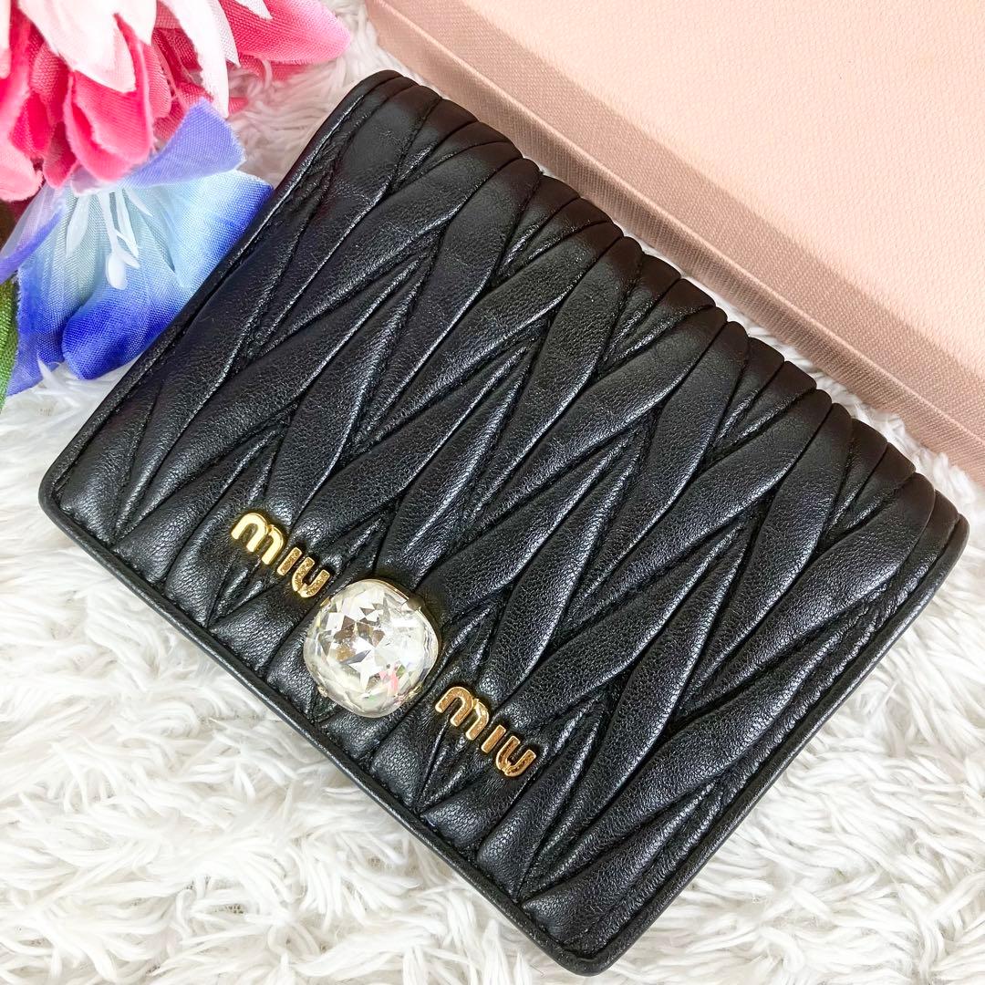 極美✨ミュウミュウ 折り財布 マテラッセ 5MV204 箱付き　クリスタル　黒