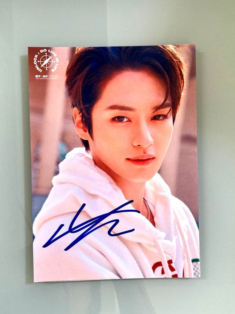 セール中…リノ直筆サイン入り2Lサイズ写真…Lee Know…ストレイキッズ