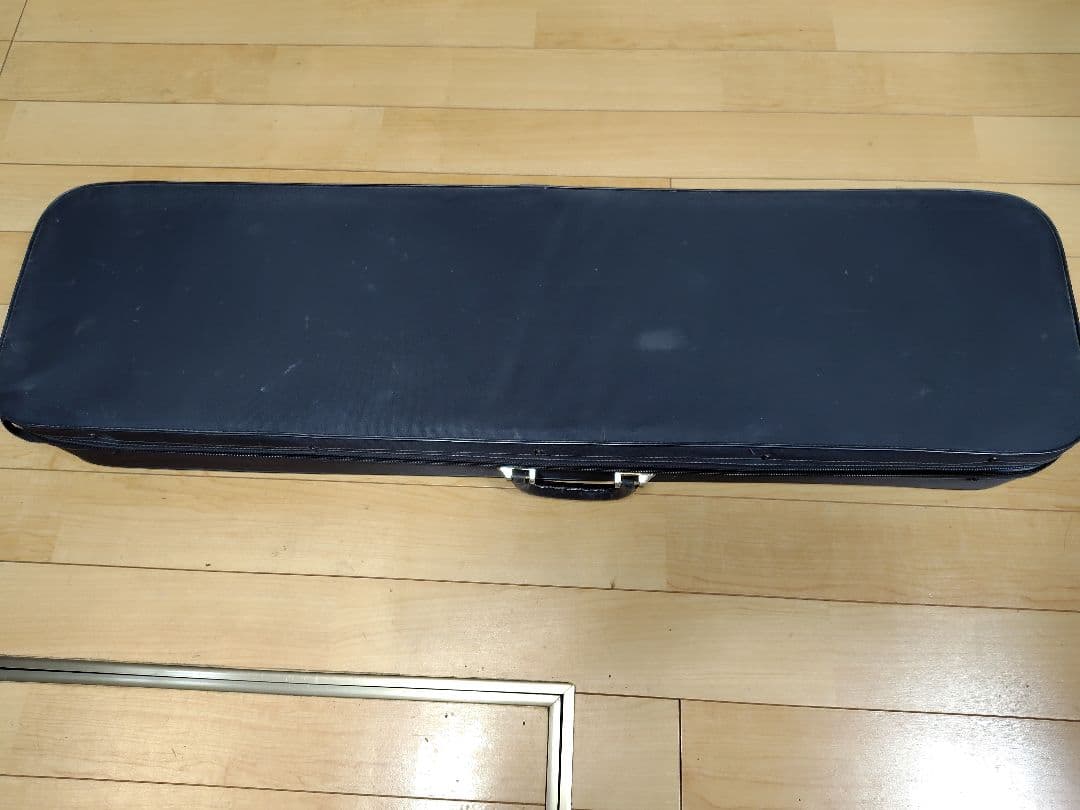 高級三味線太棹　 紅木東さわりk9刻印金細　二本溝子持綾杉胴　ケース付