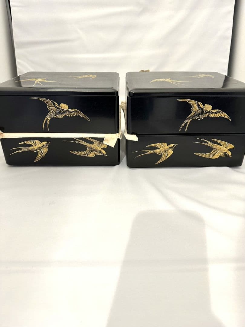 お節料理用、黒い木製重箱 金色の鳥の装飾 田坂宝