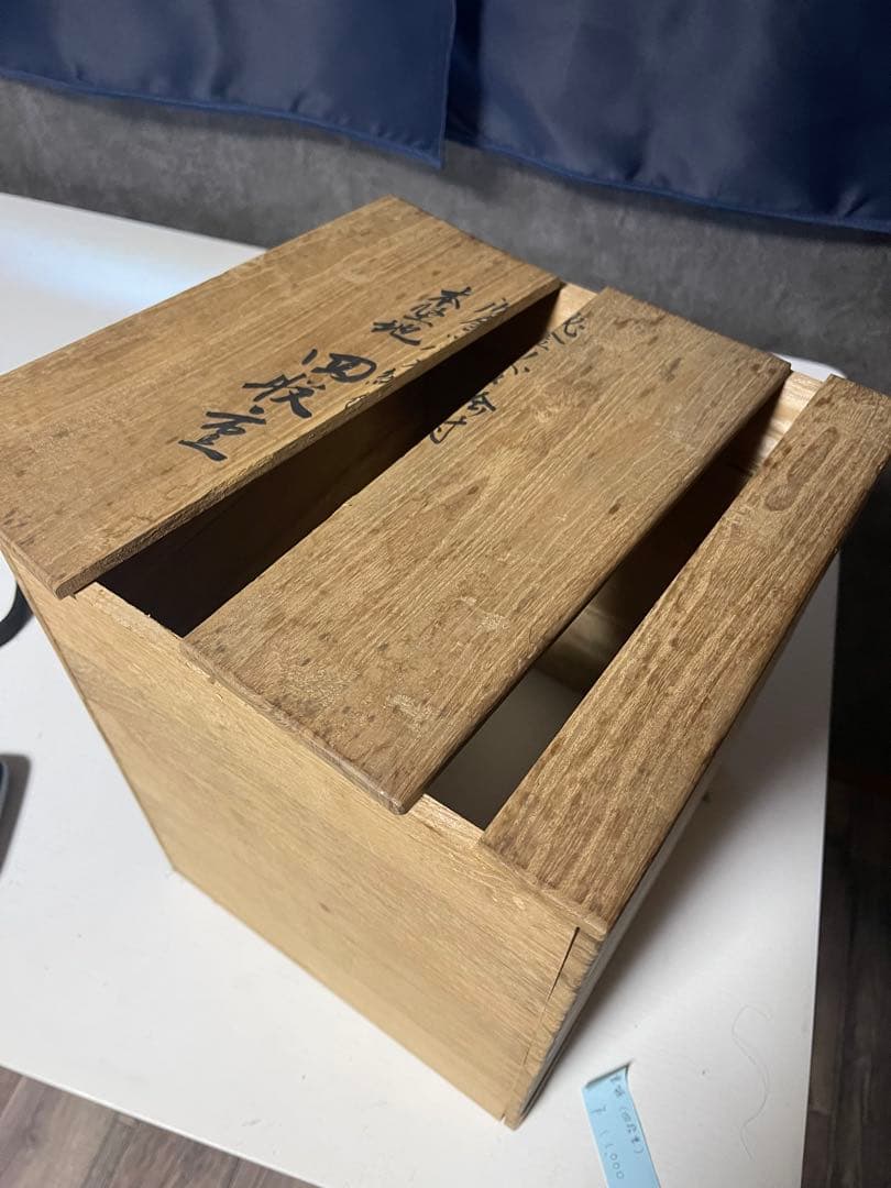 お節料理用、黒い木製重箱 金色の鳥の装飾 田坂宝