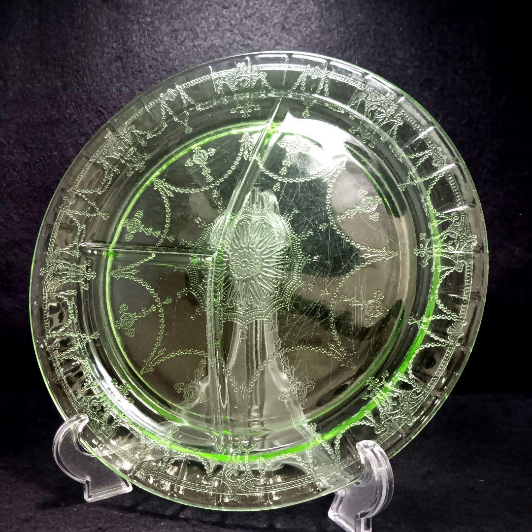 W361-2 昭和レトロ ウランガラス 仕切りランチプレート 古ガラス　FF