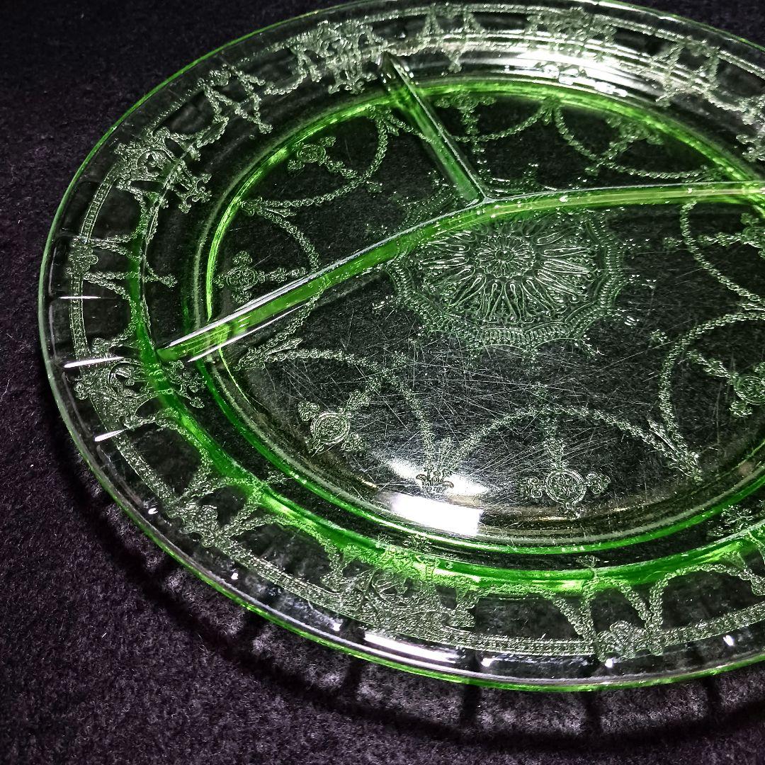 W361-2 昭和レトロ ウランガラス 仕切りランチプレート 古ガラス　FF