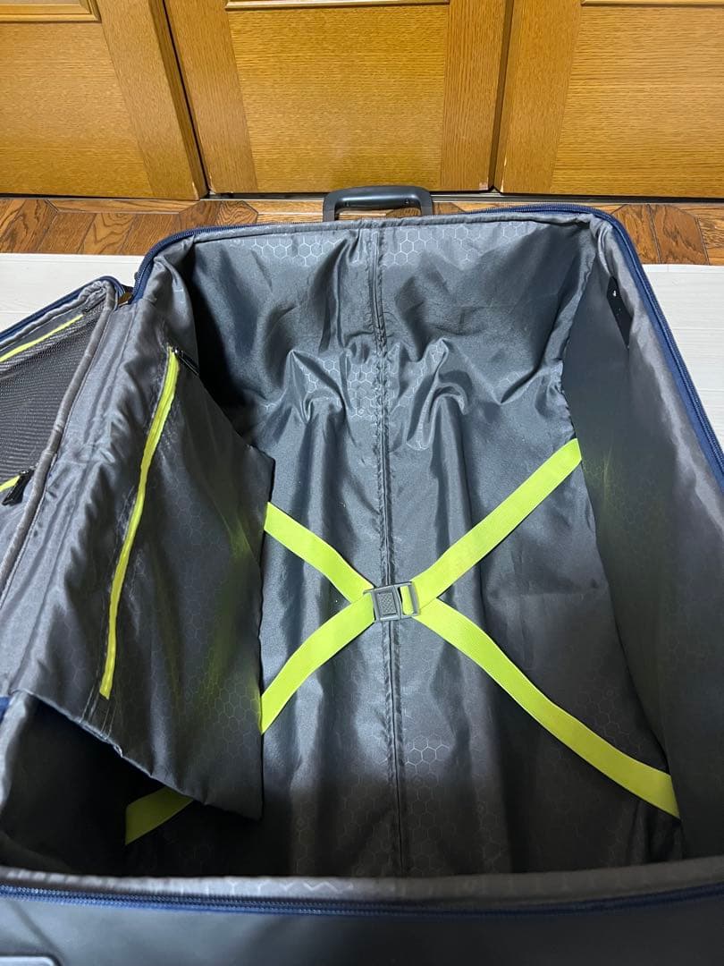 【超軽量】サムソナイト スーツケース ストラリウム スピナー Mサイズ