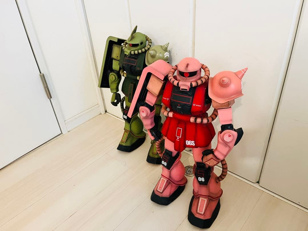 【ジャンク品】ザク、シャアザク　特大フィギュア