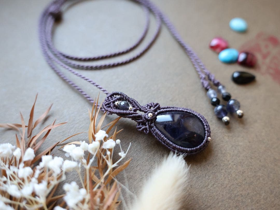 えじもっこ アイオライト　クンツァイト　マクラメ　ネックレス