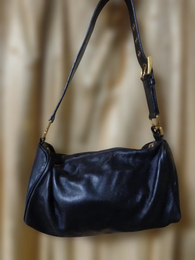 プラダ　黒 レザー ハンドバッグ ゴールド金具