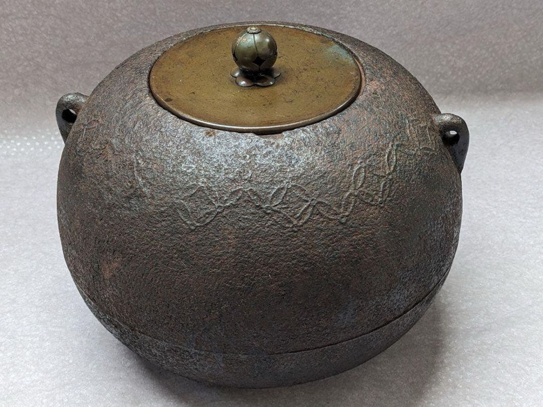 古鉄 七宝繋文 宝珠摘銅蓋 風炉釡 丸釡/80