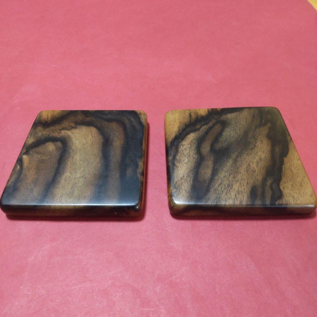 『にこ』の個性的な杢の黒柿の小物入れ&コースター2枚