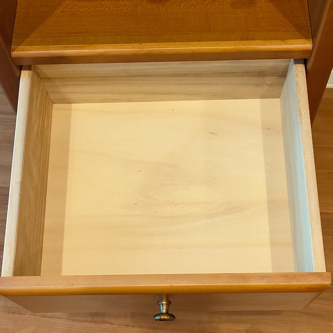 曙工芸　キャビネット　パイン材　キャスター　コンセント付き