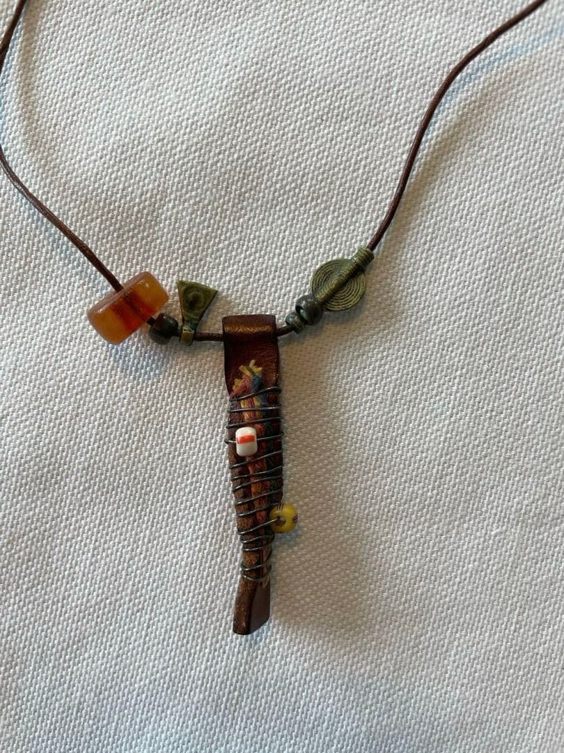 HENRY CUIR アンリークイール　レザー琥珀なネックレス　2本セット