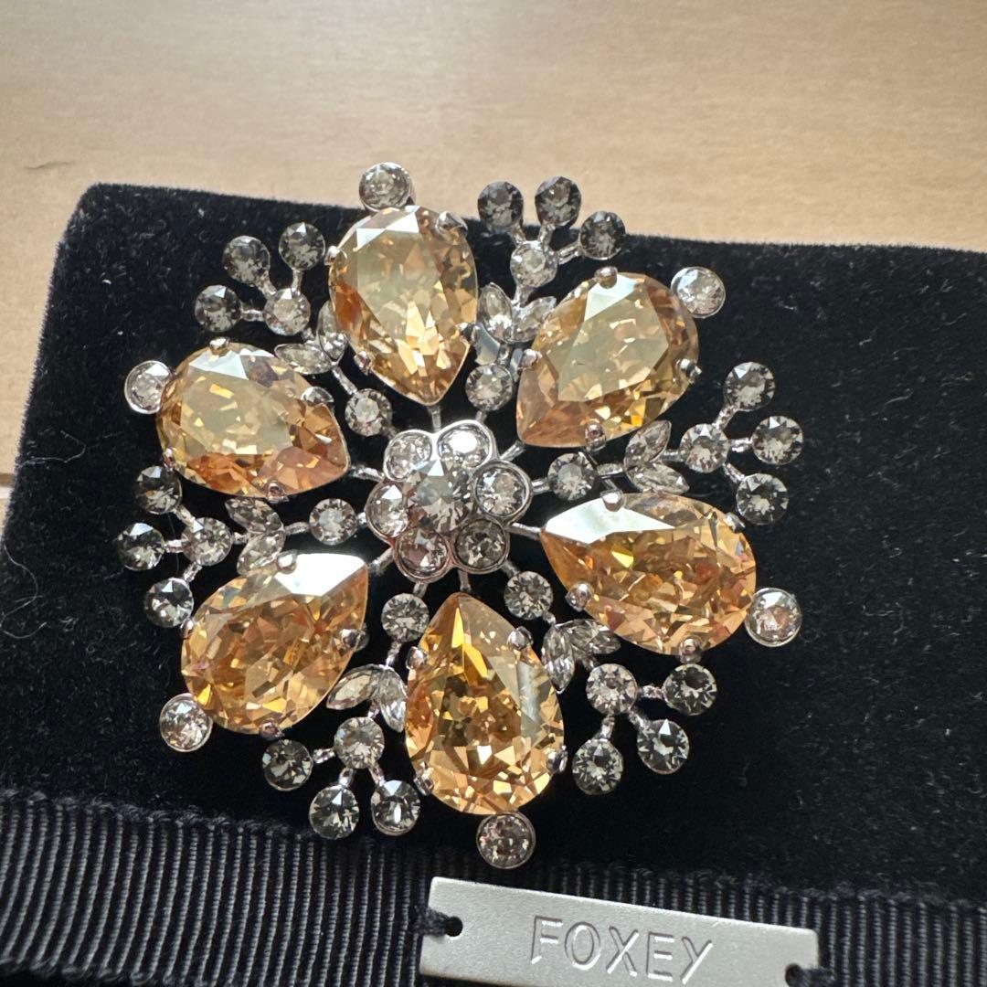 美品FOXEY フラワーモチーフ ブローチ