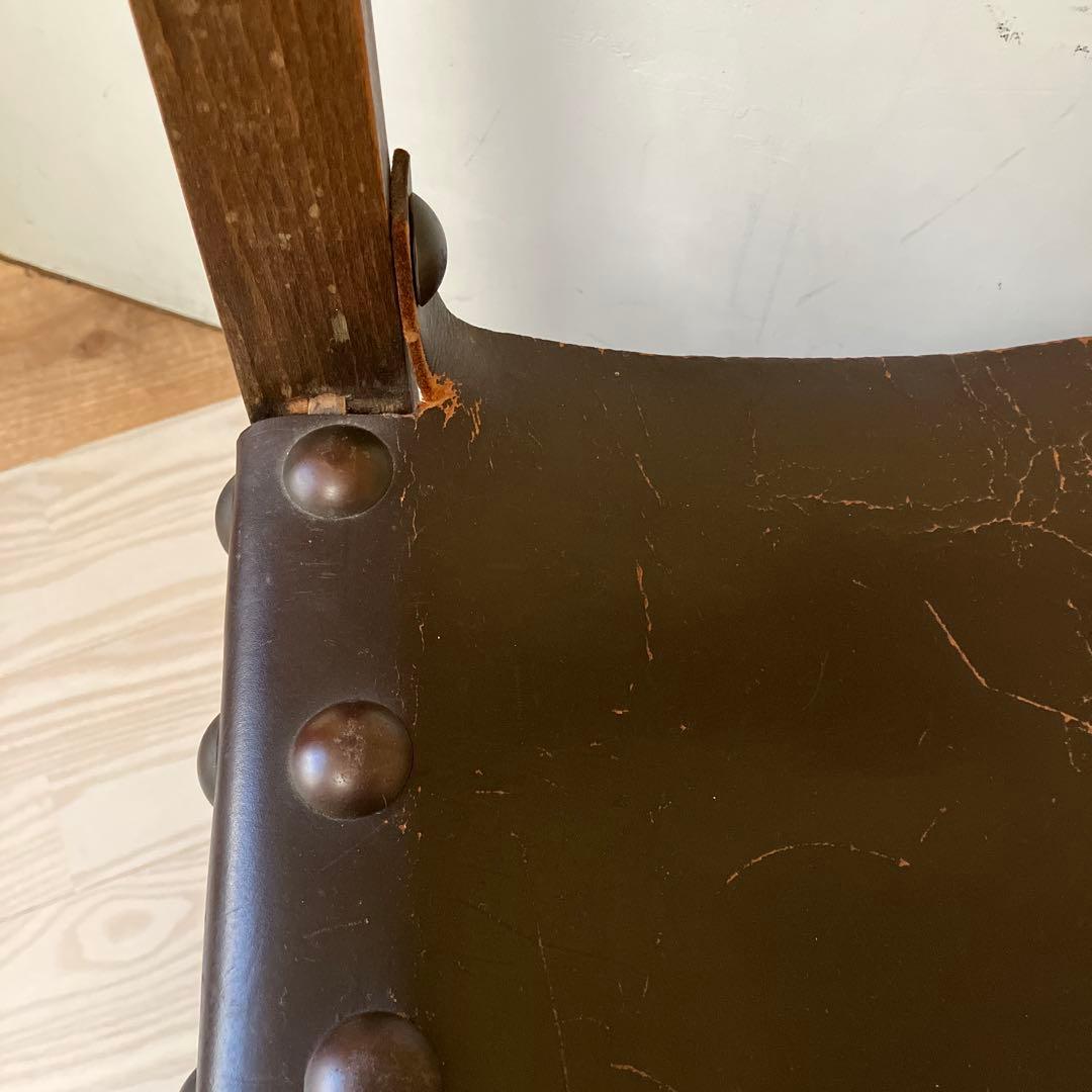 アンティーク彫刻入りダークブラウン木製椅子イギリスヴィンテージスタッズレザー