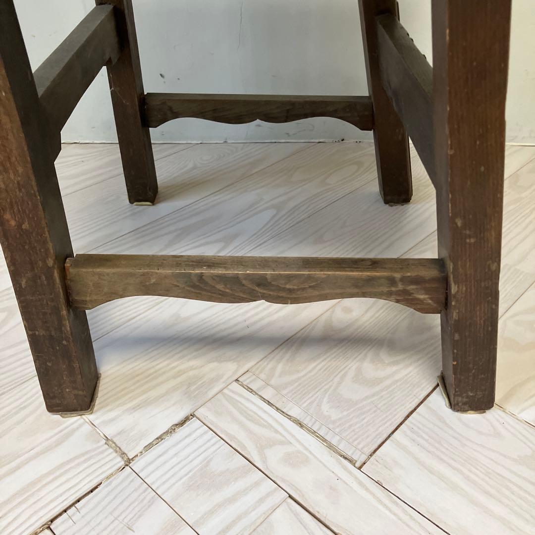 アンティーク彫刻入りダークブラウン木製椅子イギリスヴィンテージスタッズレザー