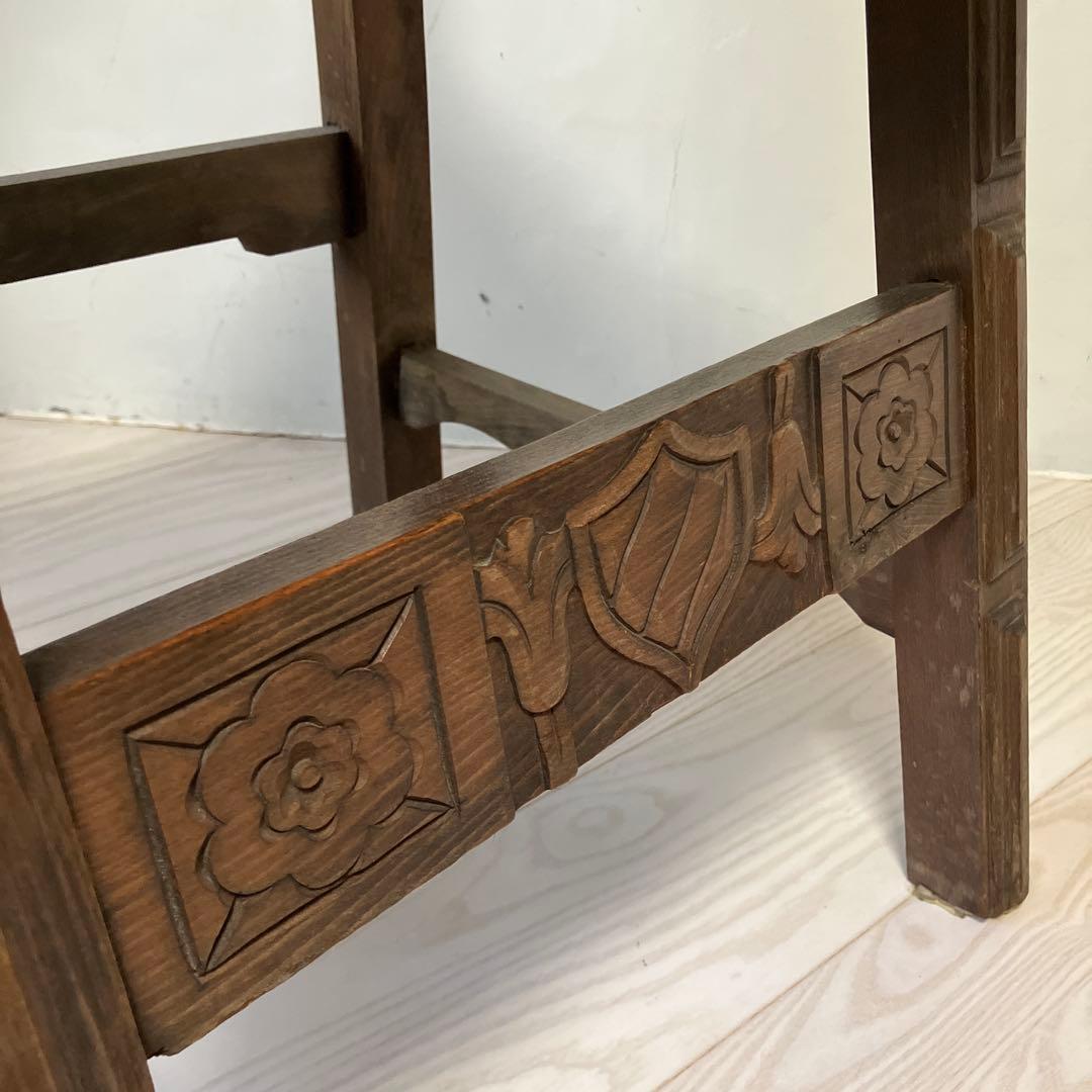 アンティーク彫刻入りダークブラウン木製椅子イギリスヴィンテージスタッズレザー