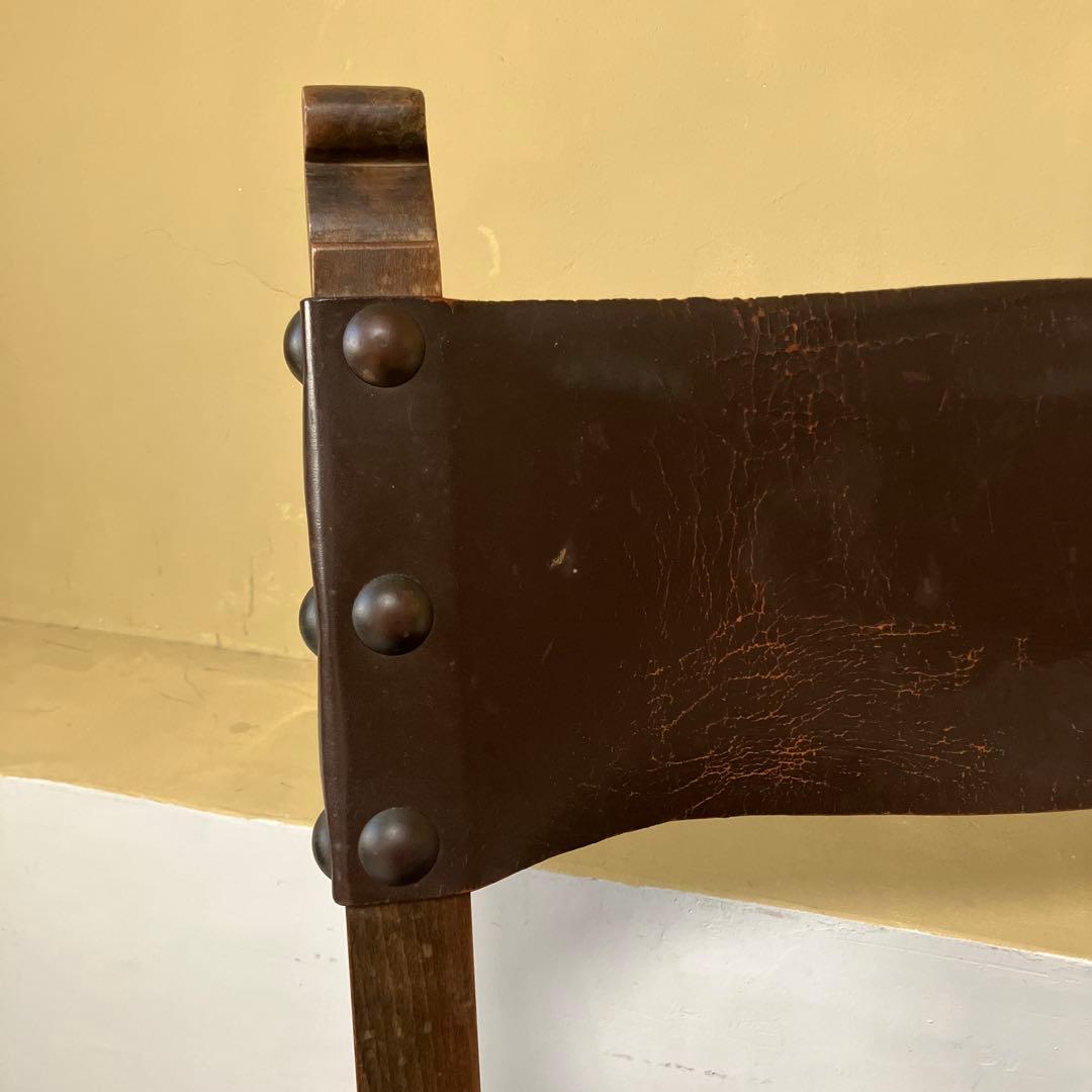 アンティーク彫刻入りダークブラウン木製椅子イギリスヴィンテージスタッズレザー