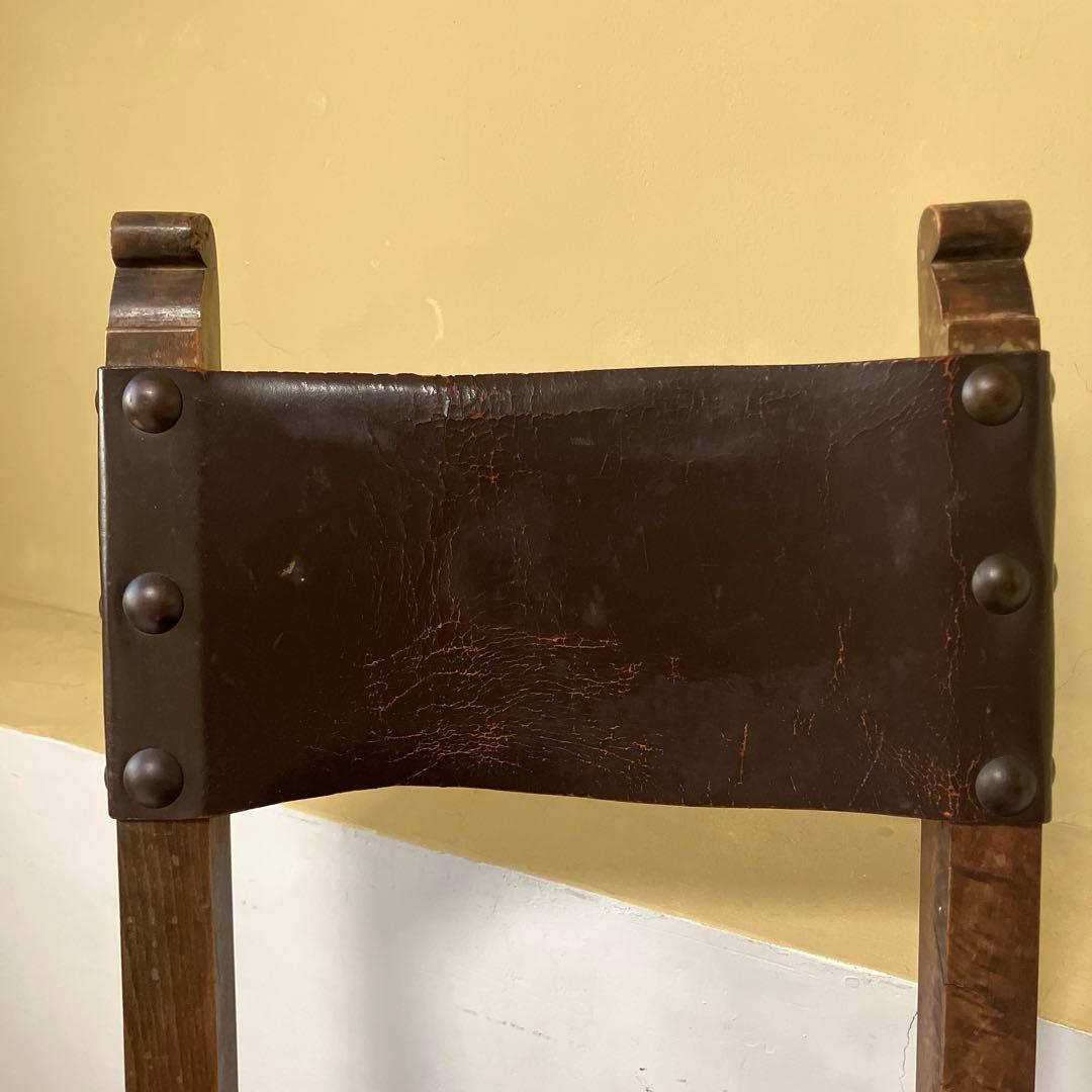アンティーク彫刻入りダークブラウン木製椅子イギリスヴィンテージスタッズレザー