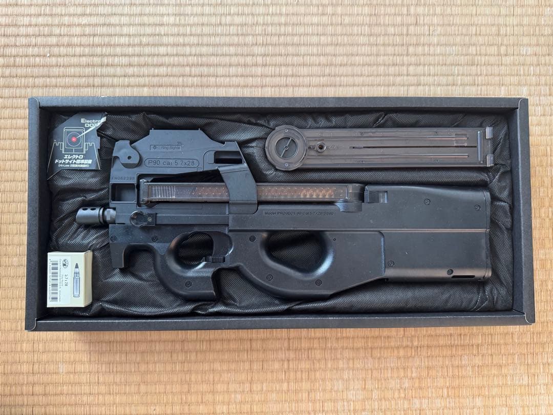 東京マルイ P-90 電動ガン　バッテリー2個付