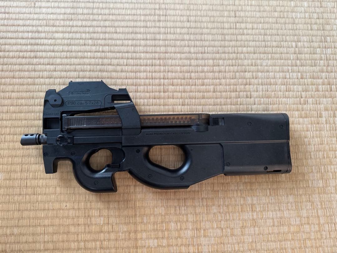 東京マルイ P-90 電動ガン　バッテリー2個付