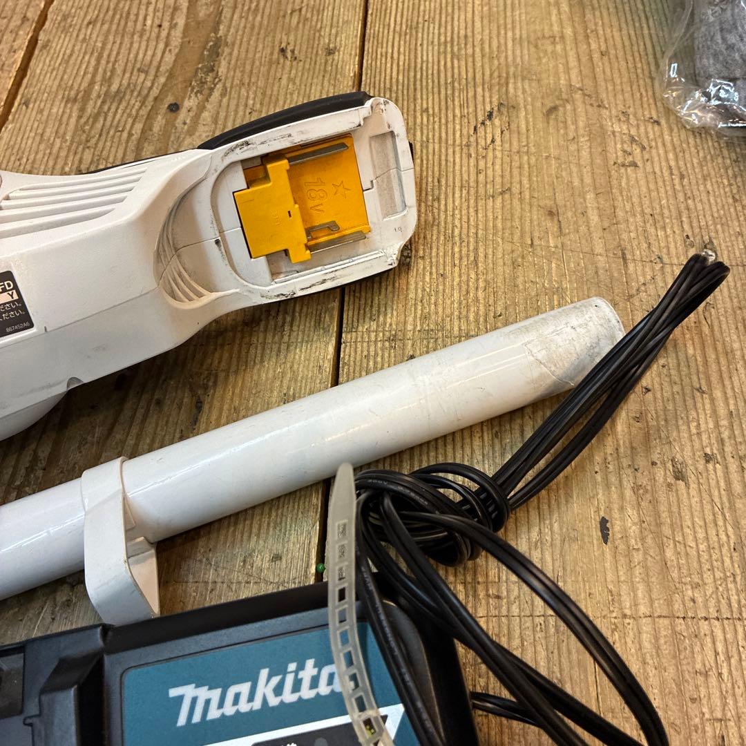 Makita 充電式クリーナー CL180FD 本体＋バッテリー＋充電器