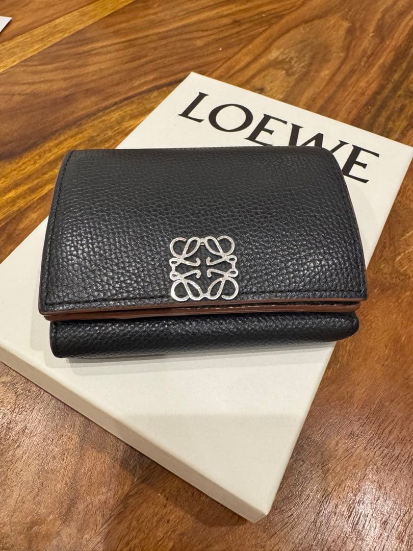 LOEWE ブラック レザー 三つ折り財布
