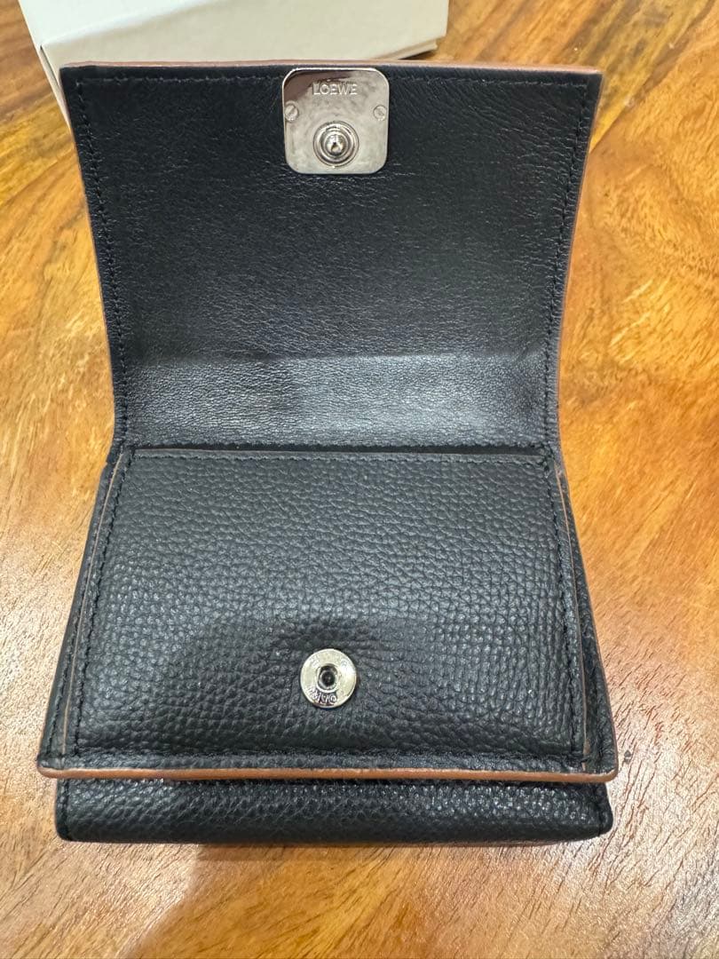 LOEWE ブラック レザー 三つ折り財布