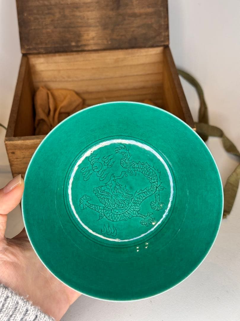 新年SALE！大明弘治年製 底部款識 緑釉二龍戯珠 碗 木箱付 中国古美術时代物