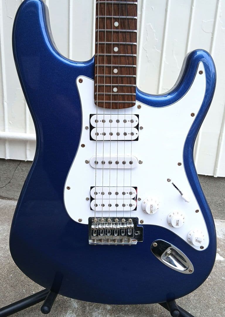 Mavis　ストラトタイプエレキギター　H-S-H