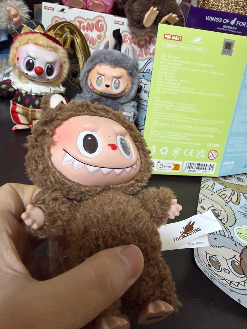 100%正規品 MONSTERS ラブブ マカロン シークレット Cocoa