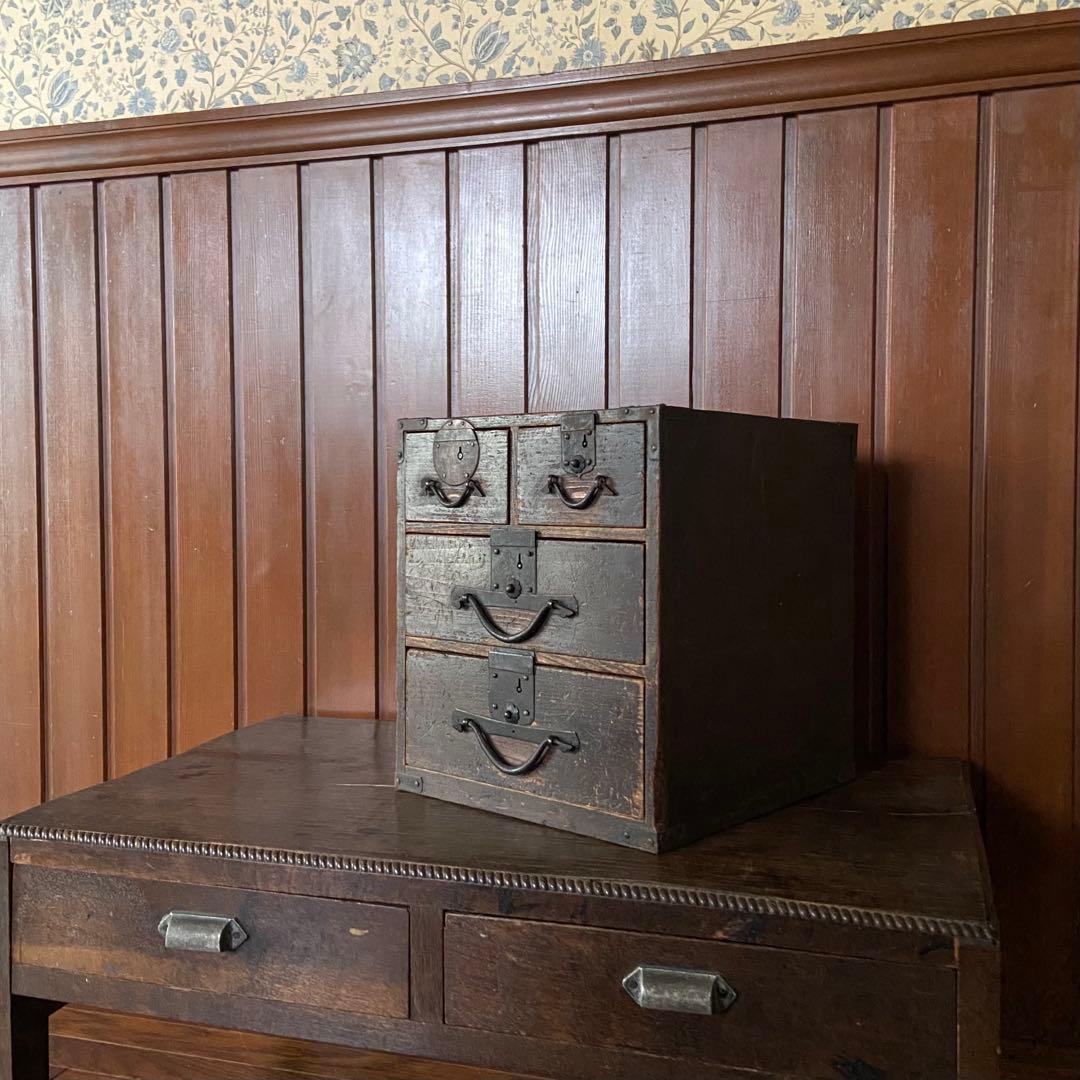 古い小引き出し　年代物　時代家具　　3段　鍵付き