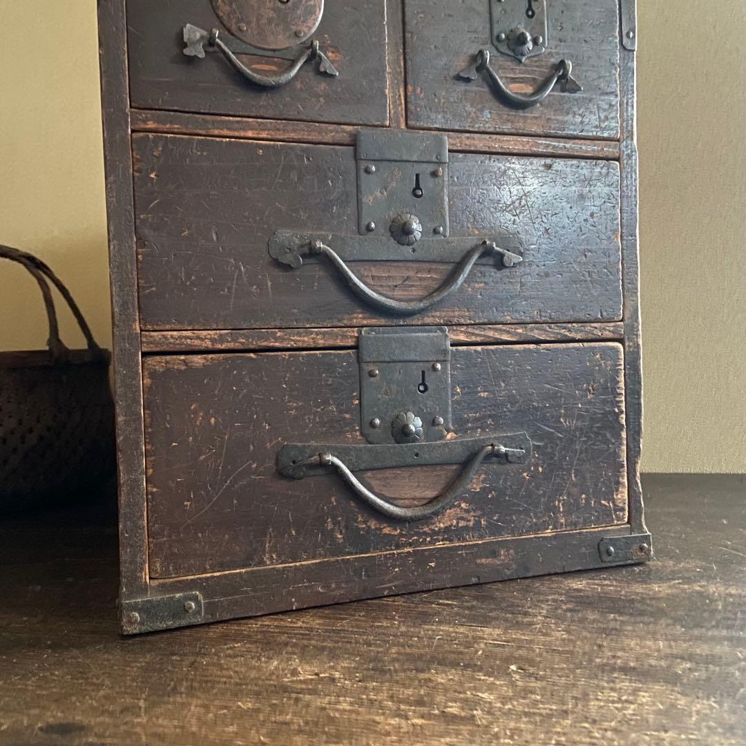 古い小引き出し　年代物　時代家具　　3段　鍵付き