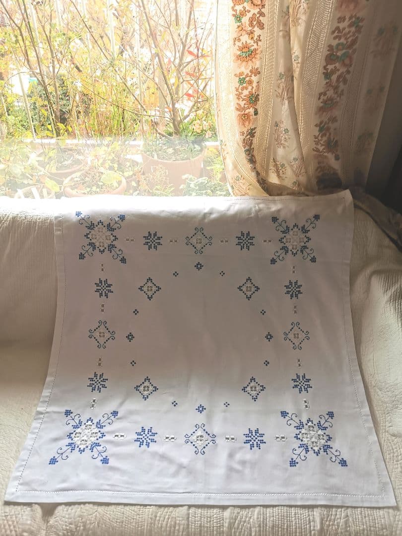 アンティーク 北欧ハーダンガーレース刺繍 大判クロス ブルーワーク✵ 雪の結晶