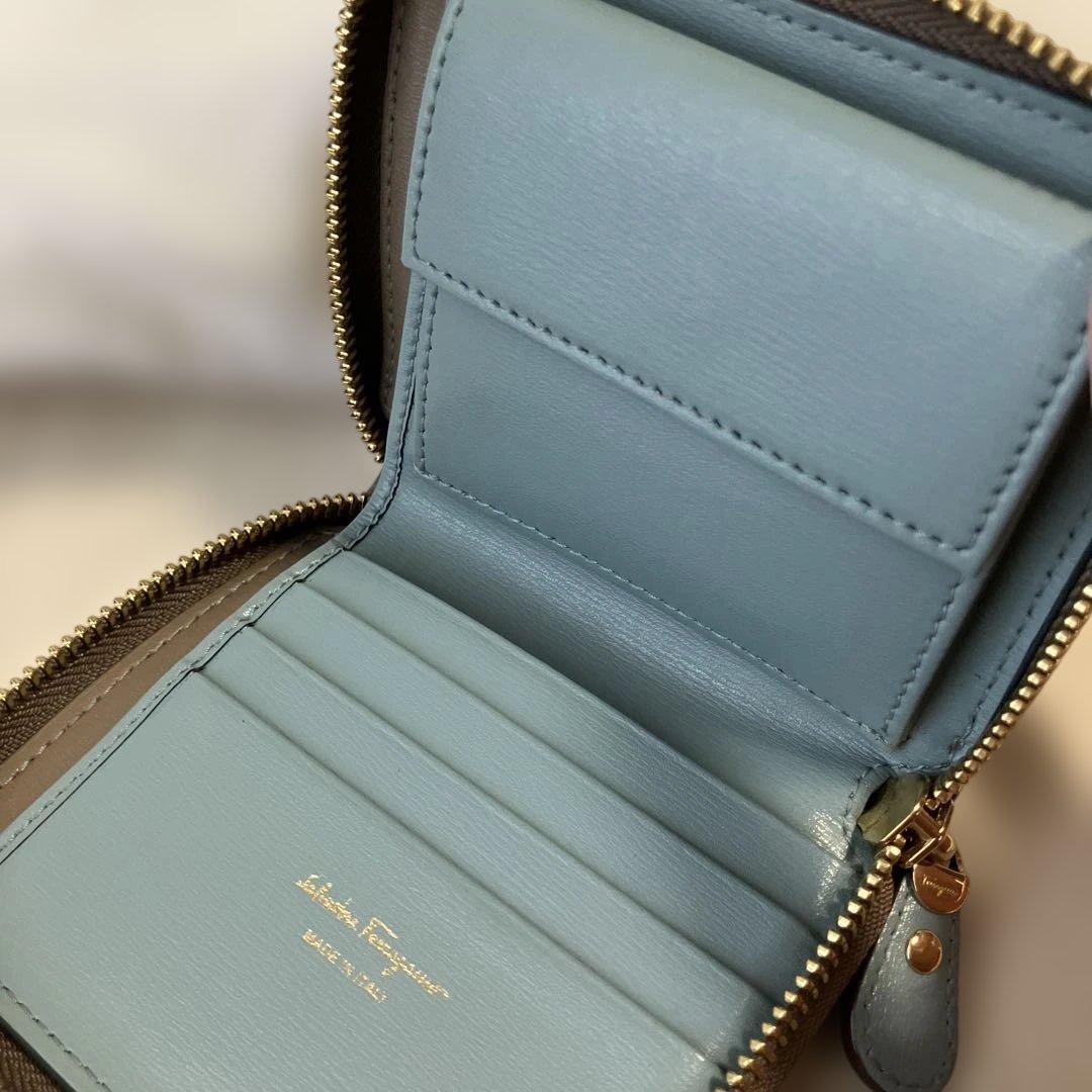 未使用に近い　フェラガモ折り財布