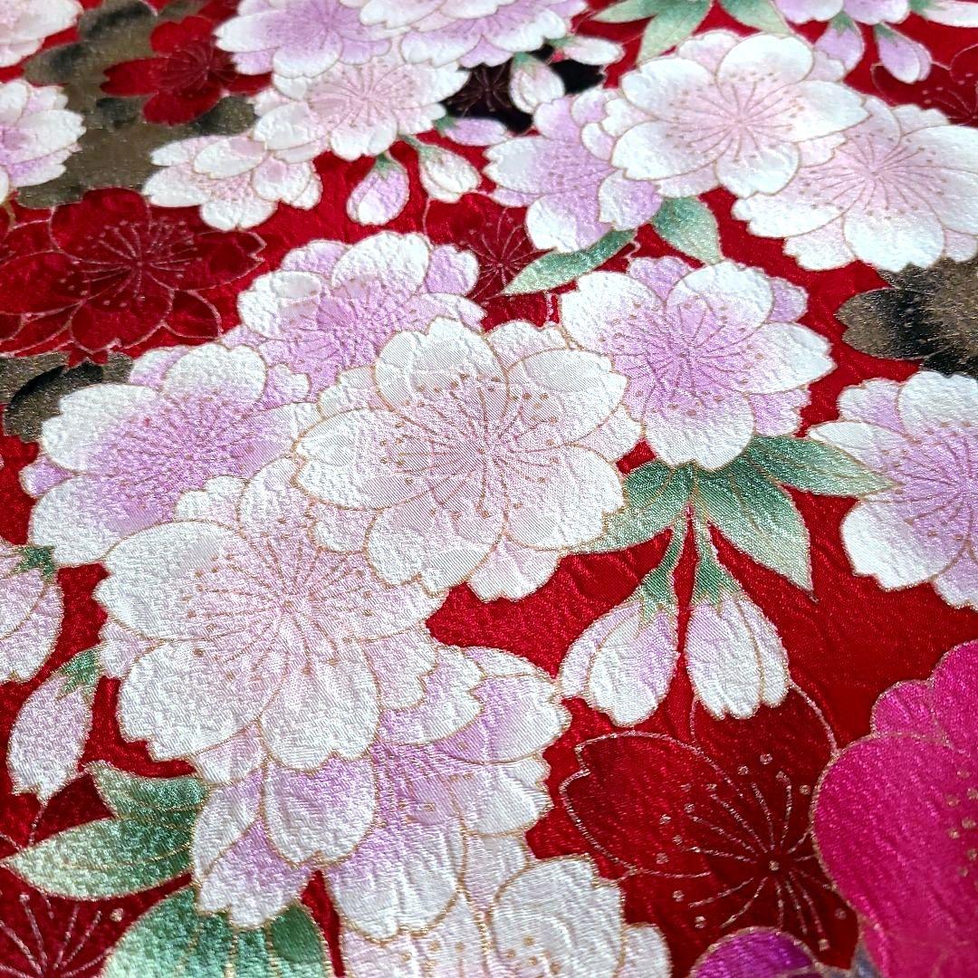 ◆【可憐なお花のお振り袖】刺繍と金糸使い