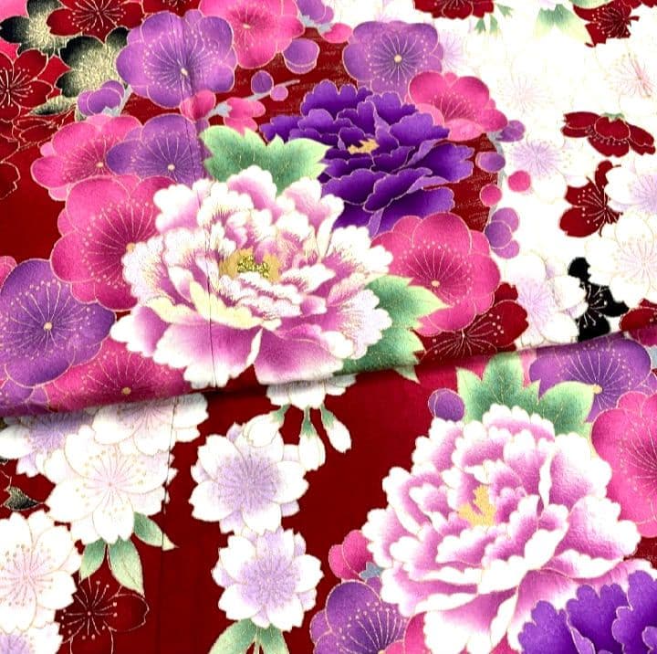 ◆【可憐なお花のお振り袖】刺繍と金糸使い