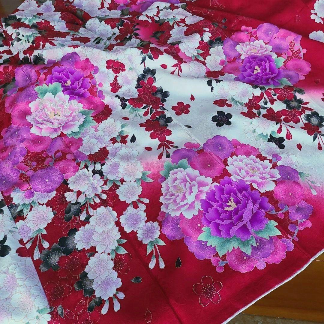 ◆【可憐なお花のお振り袖】刺繍と金糸使い