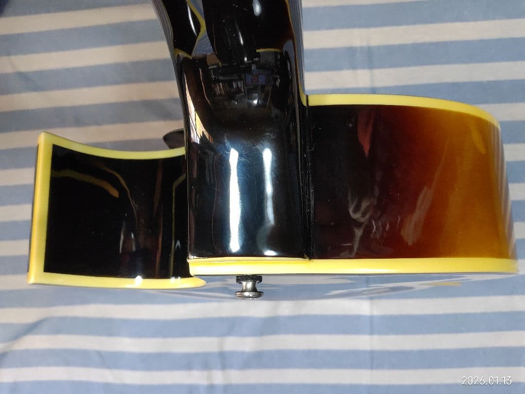 EpiphoneのフルアコES-175殆んど未使用ハードケース付、生産終了品です