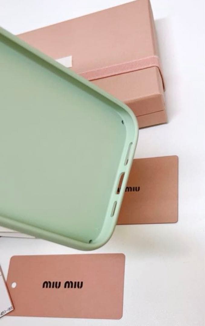 MIU MIU iPhone 14 Pro用カバーシープファー