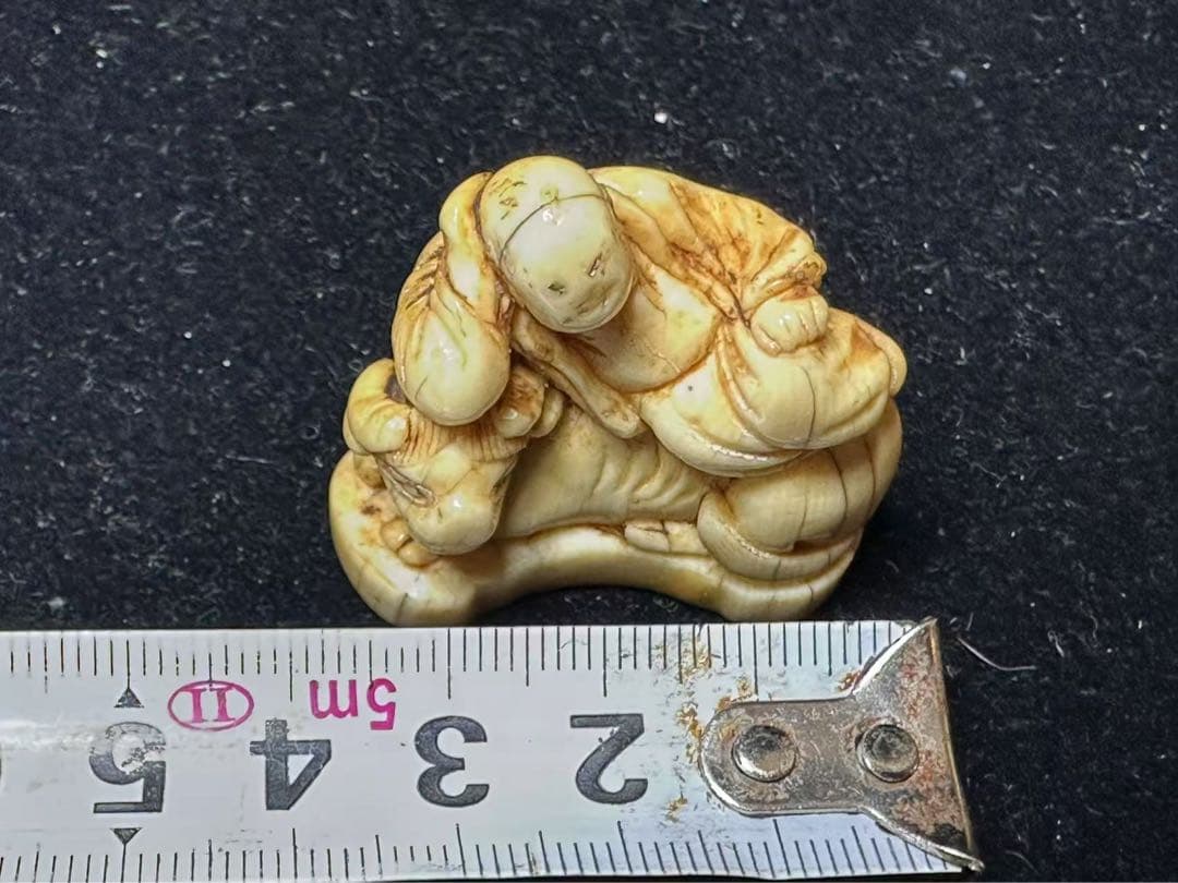 根付　置物　アンティーク　天然素材　彫刻 古美術品　細密細工　骨董コレクション