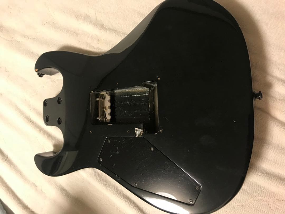 キルトトップギターボディ‼️