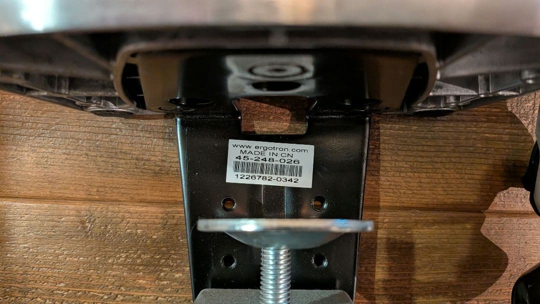 ERGOTRON LXデュアル デスク マウント アーム スタッキング①